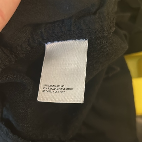 Women’s linen Old Navy black shorts size 6. - Picture 5 of 6